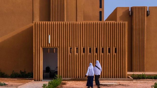Berikut ini delapan masjid berarsitektur kontemporer yang unik sekaligus indah di dunia.