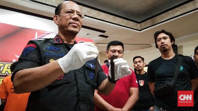 Sebanyak 12 mahasiswa Universitas Muslim Indonesia (UMI) Makassar dikeluarkan karena terlibat penyerangan yang menewaskan sesama mahasiswa.