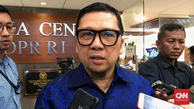 Ketua Komisi II DPR Ahmad Doli Kurnia mengusulkan pilkada ulang jika pasangan calon di sebuah wilayah kalah dari kotak kosong.