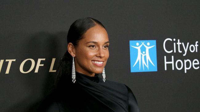 Alicia Keys mengumumkan bahwa dirinya kembali menjadi pembaca acara Grammy Awards 2020 yang akan berlangsung pada 27 Januari mendatang.