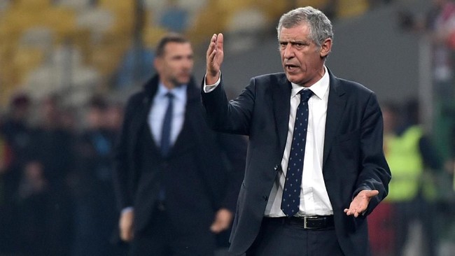 Pelatih timnas Portugal, Fernando Santos, merasa muak kerap ditanya soal insiden Cristiano Ronaldo dan pelatih Juventus, Maurizio Sarri.