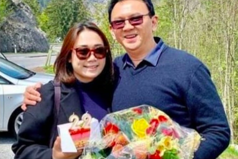 7 Potret Perubahan Penampilan Puput, Istri Ahok yang Hamil Besar Ahok bersama istrinya, Puput Nastiti Devi baru saja menggelar syukuran tujuh bulanan. Beberapa foto dirangkum Haibunda untuk Insertizen: