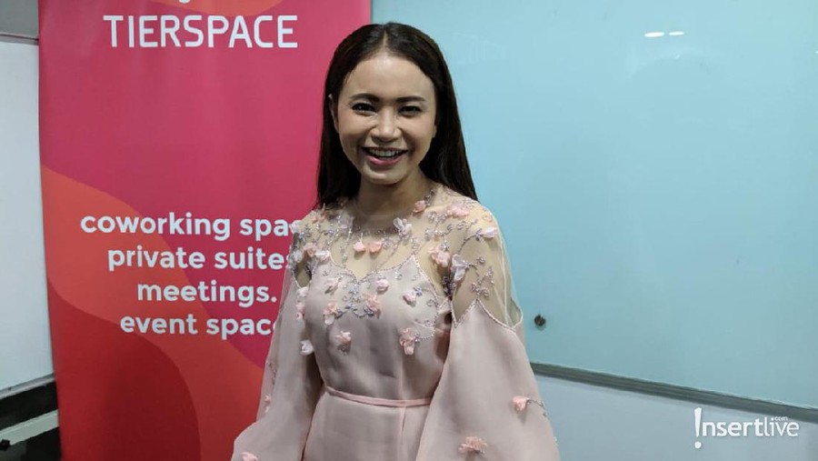 Rossa akhirnya buka suara usai akun Instagramnya diunfollow oleh Melly Goeslaw.