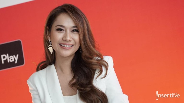Di usianya yang sudah 36 tahun, Bunga Citra Lestari justru semakin cantik dan hot. Penampilan BCL selalu menjadi sorotan dan mendapat pujian. 