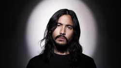 6 Gaya Rock n' Roll ala Marcello Tahitoe