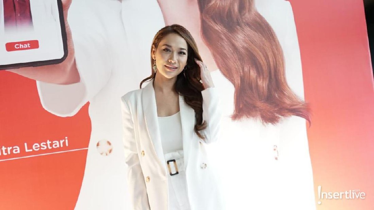 Di usianya yang sudah 36 tahun&comma; Bunga Citra Lestari justru semakin cantik dan hot&period; Penampilan BCL selalu menjadi sorotan dan mendapat pujian&period; 