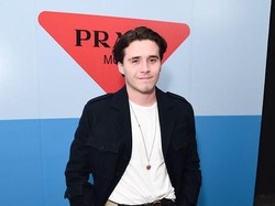 Brooklyn Beckham Jadi Sensasi, Pamer Pose Pakai Handuk Bareng Pacar Baru