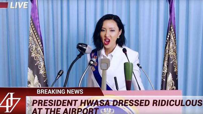 Hwasa dari MAMAMOO memilih menjawab kontroversi tentang gaya fesyen pilihannya lewat lagu terbaru 'HIP'.