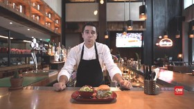 Video Chef Challenge: Cedric Vongerichten Vs Telur Asin