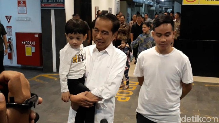 Simak berita terpopuler HaiBunda hari ini, mulai dari aksi menggemaskan Jan Ethes hingga diet ekstrem Via Vallen.