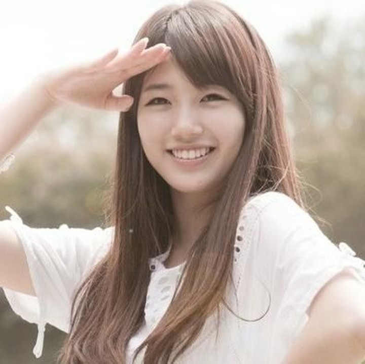 <p>Suzy terlihat jauh berbeda dengan awal kemunculannya di dunia hiburan Korea. Dari waktu ke waktu, perempuan berambut panjang ini terlihat makin langsing. (Foto: Soompi)</p>