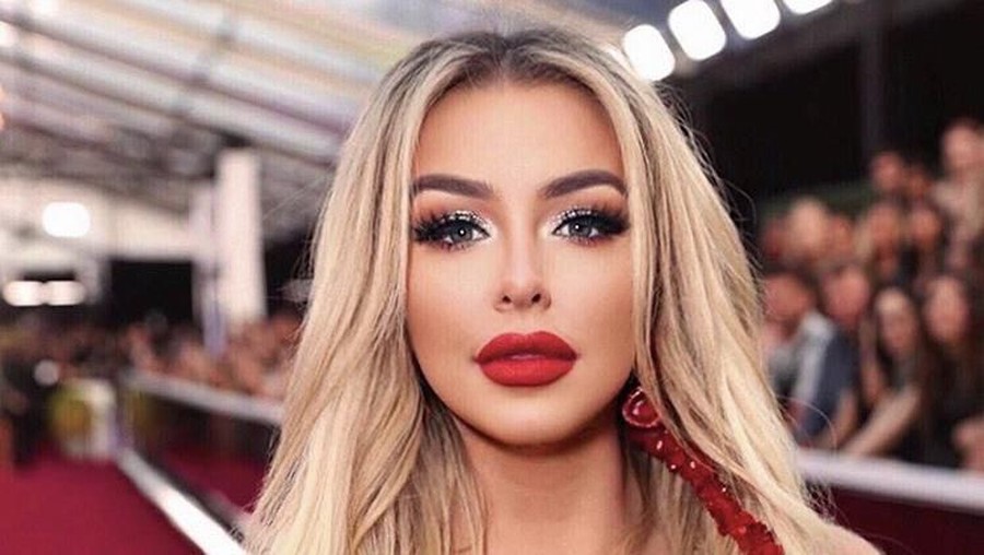 tana mongeau