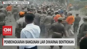VIDEO: Pembongkaran Bangunan Liar Diwarnai Bentrokan