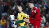 FOTO: Ronaldo Mengejar 100 Gol di Timnas Portugal Cristiano Ronaldo mencetak hattrick lawan Lithuania dan kini hanya berjarak dua gol lagi dari catatan 100 gol untuk timnas Portugal.
