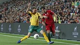 FOTO: Ronaldo Mengejar 100 Gol di Timnas Portugal Cristiano Ronaldo mencetak hattrick lawan Lithuania dan kini hanya berjarak dua gol lagi dari catatan 100 gol untuk timnas Portugal.
