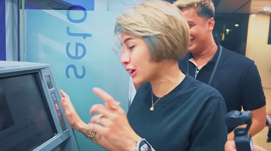 Sering Pamer Harta, Nikita Mirzani Enggak Takut Dirampok? Nikita Mirzani pamer uang miliaran dan harta melimpah, takut dibegal gak ya?