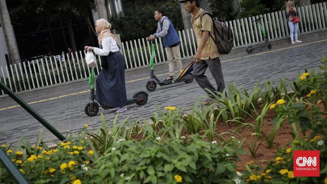 Aturan Otopet Meluncur 2020 usai Insiden GrabWheels Setelah draf aturan diselesaikan, Pemprov DKI akan berkomunikasi dengan seluruh pemangku kebijakan termasuk dengan pihak berwenang dan industri.