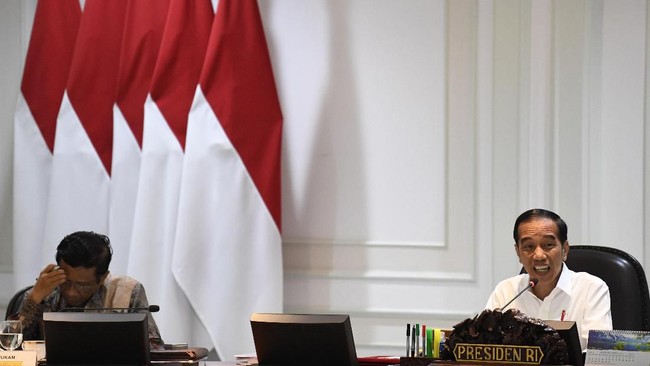 Jokowi mengaku menghargai keinginan Mahfud untuk mundur dari kursi Menko Polhukam, namun dia menegaskan kondisi kabinet sangat solid.