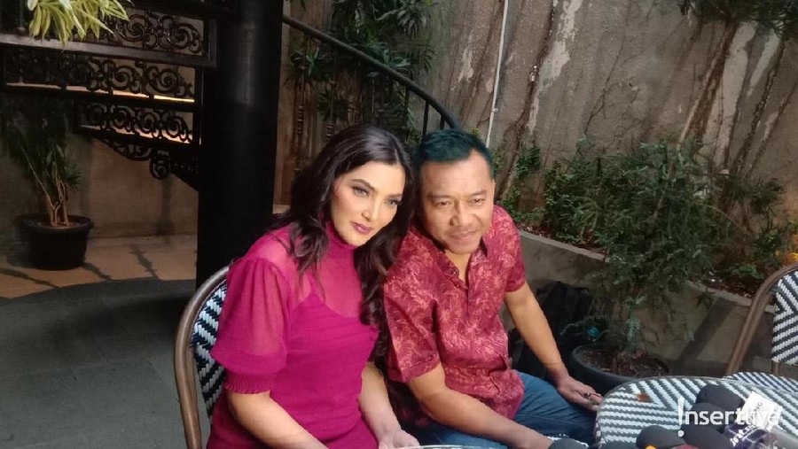 Anang Hermasyah tampil berbeda dengan rambut berwarna hijau. hal ini membuat Ashanty stres.