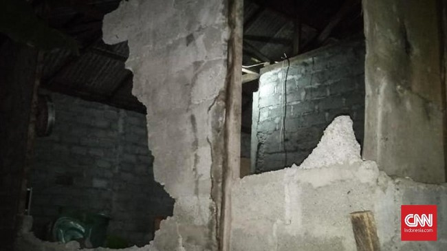 Gempa di Ternate mengakibatkan kerusakan dan korban yang tertimpa reruntuhan.