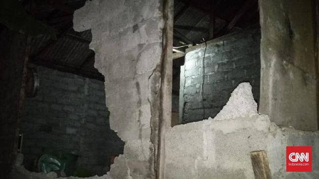 Gempa di Ternate Kamis Malam, 2 Warga Tertindih Reruntuhan Gempa di Ternate mengakibatkan kerusakan dan korban yang tertimpa reruntuhan.