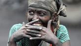FOTO: Nasib Tambang Batu Bara India Berusia Seabad Sebuah tambang batu bara di Jharia, India terus memuntahkan api dan awan asap beracun sejak seabad terakhir.