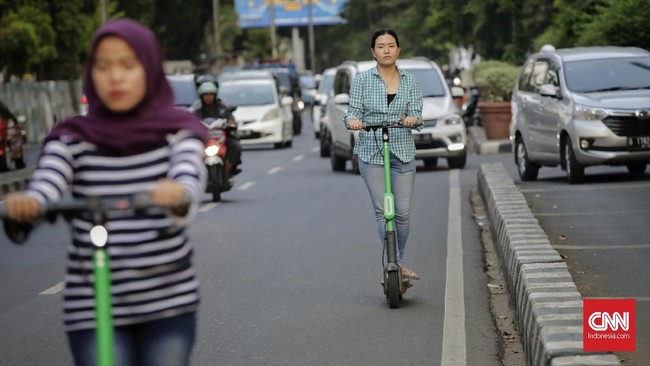 Pemerintah telat merampungkan payung hukum, pengusaha kaget dampak GrabWheels sampai memakan korban jiwa, dan pengguna tak mengerti batasan pemakaian.