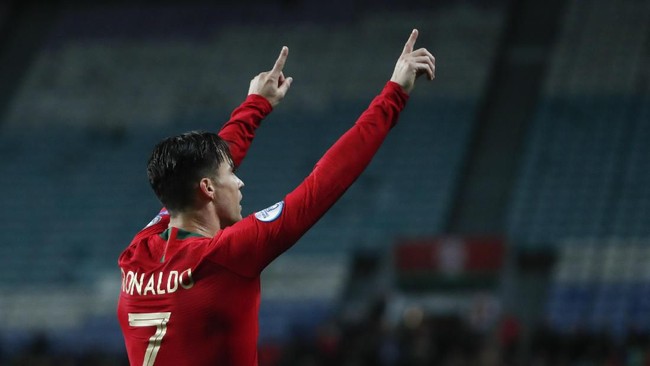 Disebut Ronaldo Palsu oleh Zlatan Ibrahimovic, Cristiano Ronaldo memiliki catatan yang lebih hebat ketimbang mantan pemain Brasil dengan nama yang serupa.