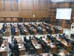 Video 38 Orang di DPRD Jabar Positif COVID-19