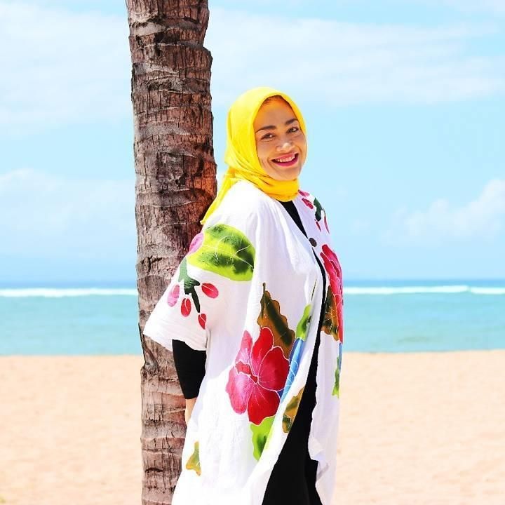 <p>Semuanya ia lakukan demi kesehatan. Sebelumnya, dia sempat terbaring di tempat tidur dan tak bisa bergerak. (Foto: Instagram @hughes.dewi)</p>