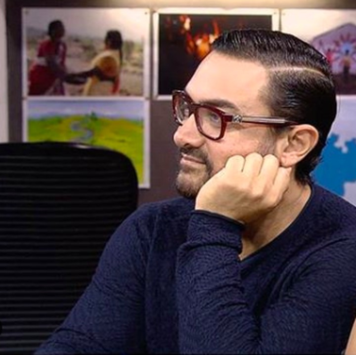 <p>Aamir Khan tampak samping, tetap menawan. (Foto: Instagram/ @_aamirkhan)  </p>