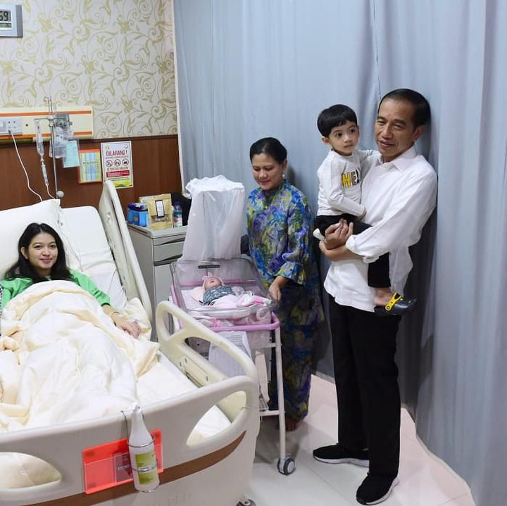 Jan Ethes kini memiliki adik perempuan lagi, selain sepupunya Sedah Mirah. (Foto: Kris/Biro Pers Setpres)