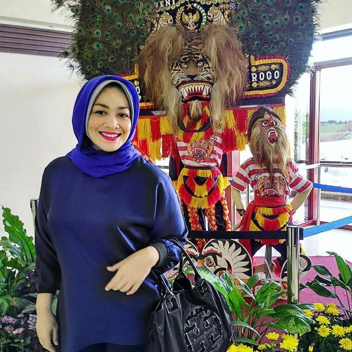 <p>Selama diet, Hughes pantang mengonsumsi makanan olahan pabrik. Semuanya serba segar dan dimasak sendiri. (Foto: Instagram @hughes.dewi)</p>