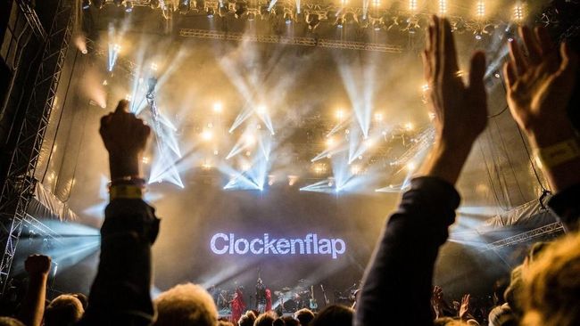 Festival musik terbesar di Hong Kong, Clockenflap, dibatalkan karena ketegangan kian meningkat di tengah rangkaian unjuk rasa yang kerap berujung ricuh.