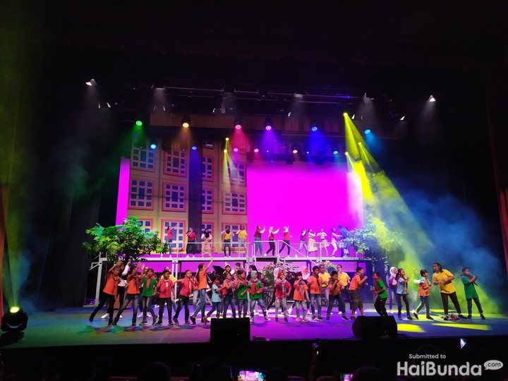 Cerita anak rusun yang dikemas dalam Operet berjudul Selendang Arimbi gagasan Veronica Tan ini menarik ditonton lho.