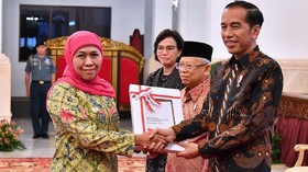 Jokowi Amanatkan Dana Rp79,3 T ke Gubernur Khofifah