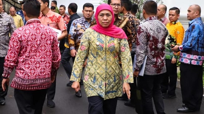 Gubernur Jawa Timur Khofifah Indar Parawansa mengimbau masyarakat tidak panic buying atau memborong bahan pokok jelang Lebaran 2023.