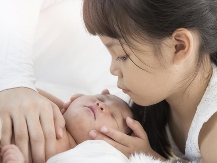 Anak Sulungku Cemburu pada Adik, Jadi Pelit & Suruh Tidur Sama Tikus