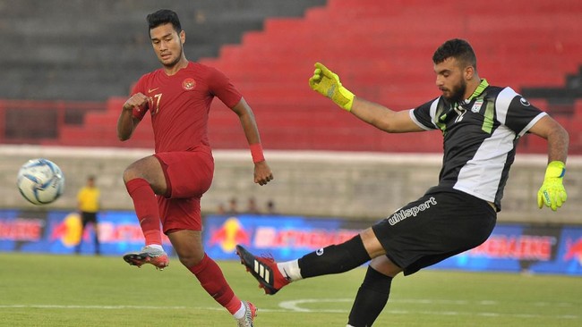 Timnas Indonesia U-23 bermain imbang 1-1 lawan Iran dalam pertandingan uji coba di Stadion Pakansari, Cibinong, Sabtu (16/11).