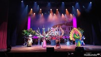 <p>Operet ini diperankan oleh lebih dari 130 anak yang berasal dari tiga rusun di Jakarta, yakni Rusun Rawa Bebek, Rusun Daan Mogot, dan Rusun Pulo Gebang. Serta dibantu oleh para penari dan penampil profesional.   </p>