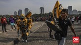 FOTO: 'Si Pitung' Jumpa 'Transformer' di Jakarta Cosplay 2019 Si Pitung, Naruto, sampai Superman dan Thanos terlihat mondar-mandir di Lapangan Silang Monas, Jakarta Pusat, Minggu (17/11) dalam acara Jakarta Cosplay Parade.