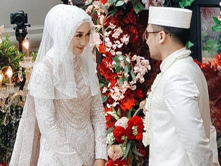 7 Momen Bahagia Dian Pelangi Dipersunting Sandy Nasution