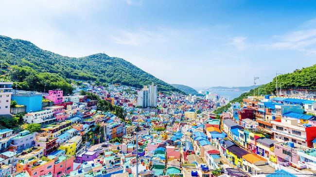 Di tengah kesibukan meliput Festival Film Busan, saya berkesempatan jadi turis di kota terbesar kedua di Korea Selatan itu.