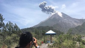 Ahli Bongkar Fakta Cahaya di Gunung Merapi, Diduga Meteor