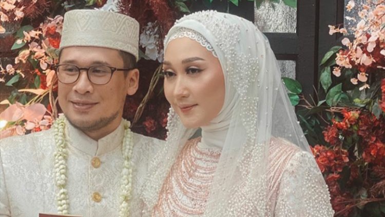 Dian Pelangi resmi menikah dengan pengusaha. Berikut 5 fakta desainer ternama yang sebelumnya pernah menikah muda.