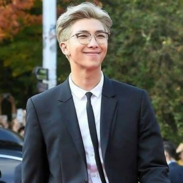 Bucin Akut, Seorang Ibu Tega Ganti Foto Anak dengan Wajah RM BTS