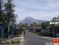 Gunung Merapi Keluarkan Awan Panas Guguran Malam Ini