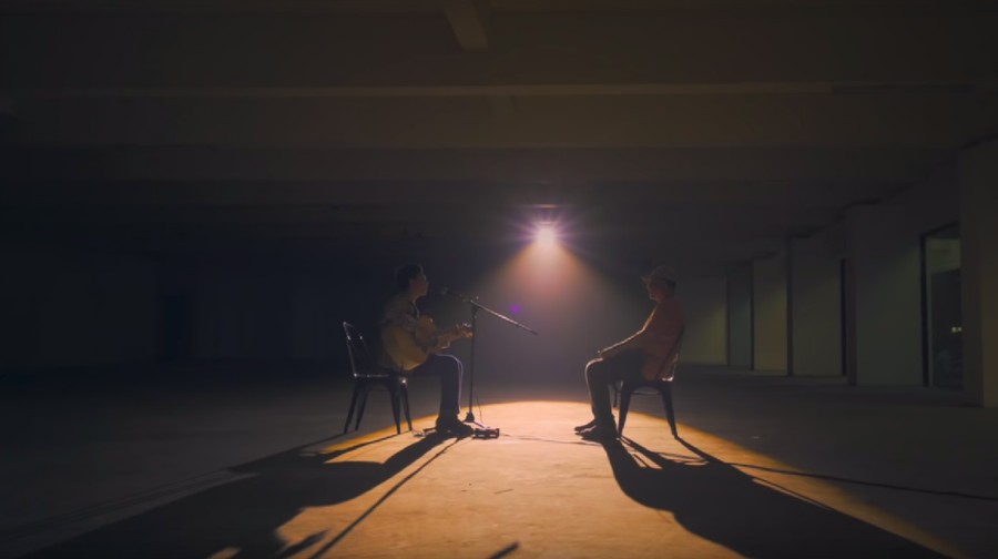 Adrian Risjad baru saja merilis lagu baru berjudul Help You Out.