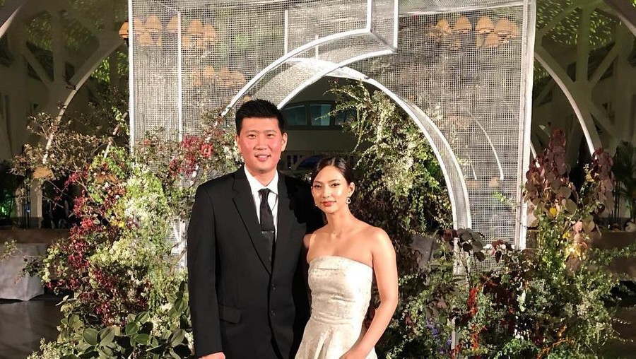 Pasangan Nadia dan Mikael sudah resmi bertunangan.