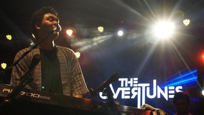 Gitaris The Overtunes Reuben Nathaniel mengaku selalu senang mendapat tawaran main di pensi sekolah. Terlebih, ia menilai kualitas pensi kini semakin baik.